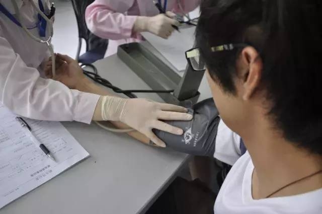 虽然他和让你